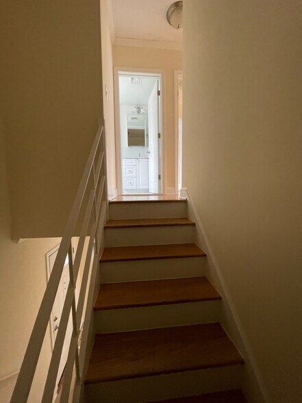 Building Photo - 302 Paine Ct