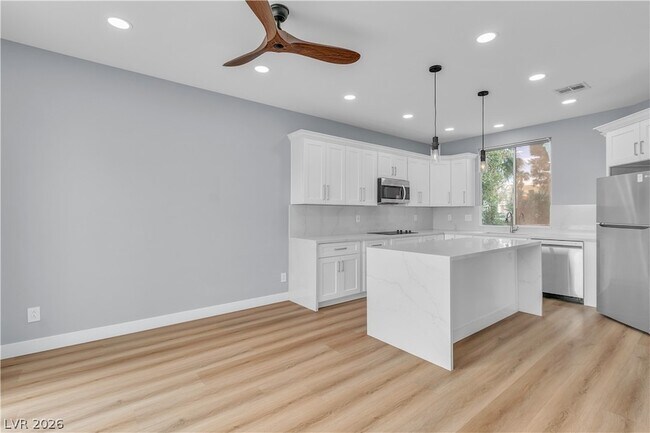 Building Photo - 1712 Estrella St