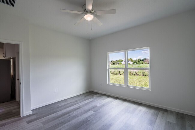 Building Photo - 5347 Vista Lago Dr