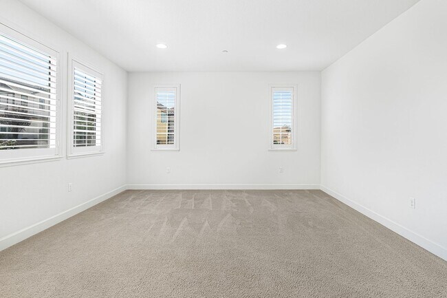 Building Photo - Charming 4BR/4BA Single-Family Home in Sou...
