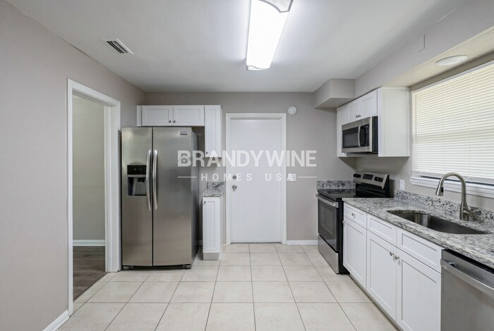 Building Photo - 2454 Buttonwood Dr