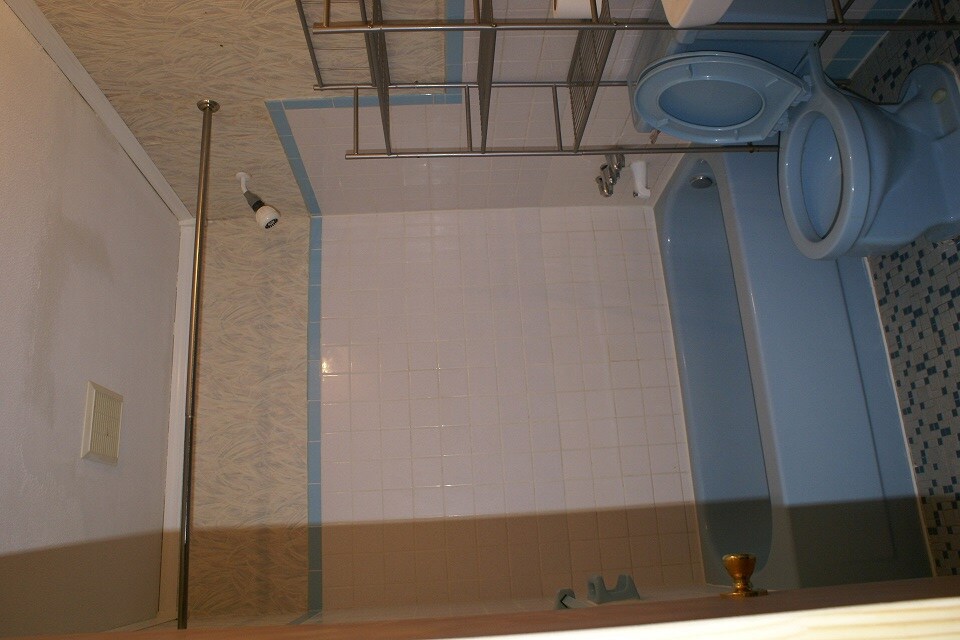 Bath - 2141 Benson St