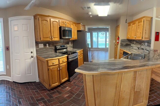 Building Photo - 41396 Jodie Ln