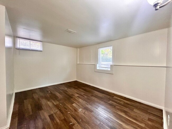 Building Photo - 4311-4313 Dawes Court SE