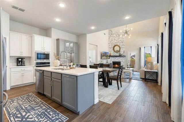 Building Photo - 816 Brenham Ave