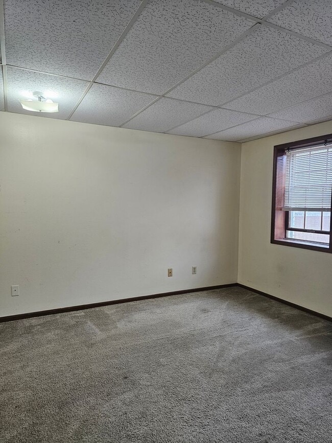 Building Photo - One Bedroom Apartment Downtown