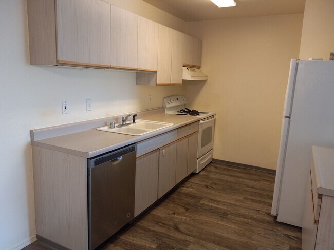 Building Photo - Live Where Comfort Meets Convenience - Col...