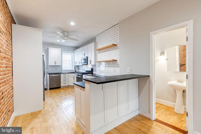 Building Photo - 632 E Fort Ave