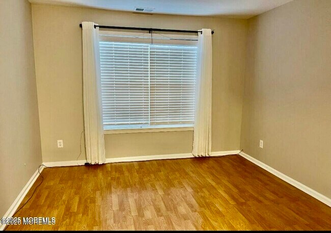 Building Photo - 102 Wedgewood Cir