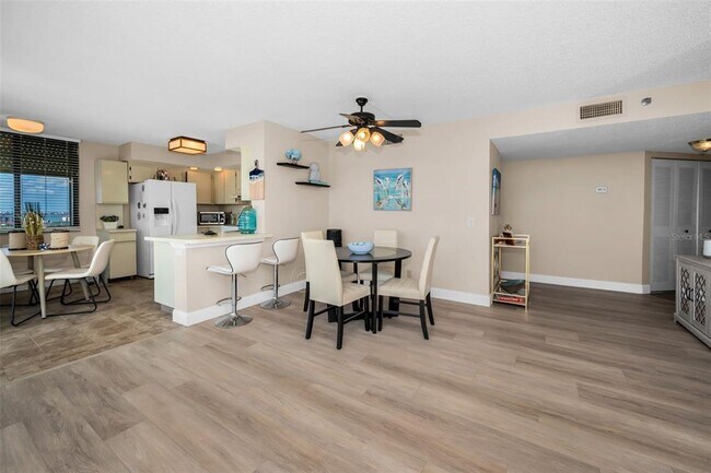 Building Photo - 6322 Palma Del Mar Blvd S