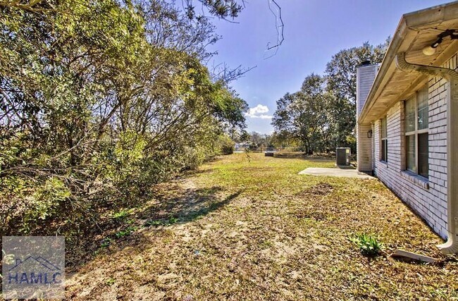 Building Photo - 404 Clairemore Ct