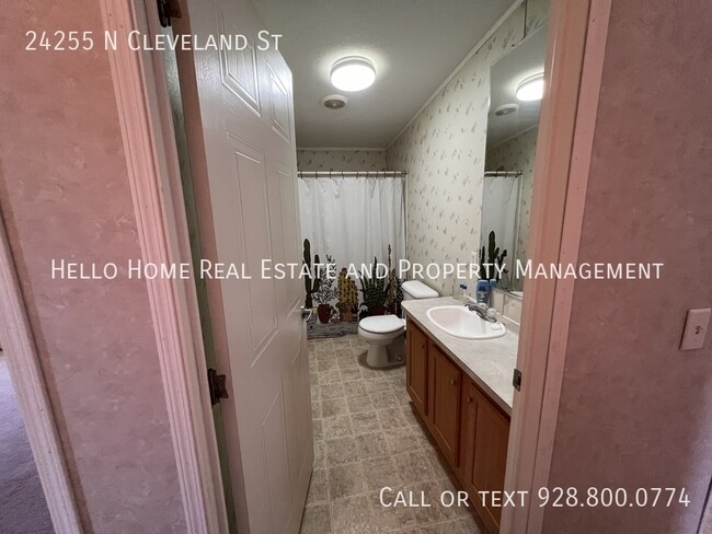 Building Photo - 24255 N Cleveland St