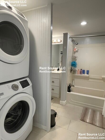 Building Photo - 73 Thorndike St