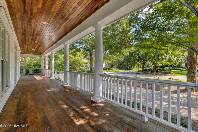Building Photo - 844 Arboretum Dr