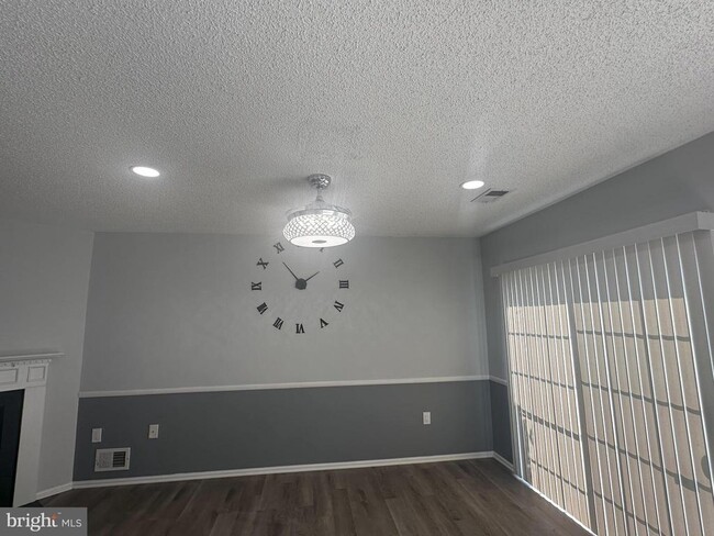Building Photo - 66 Cheverny Ct