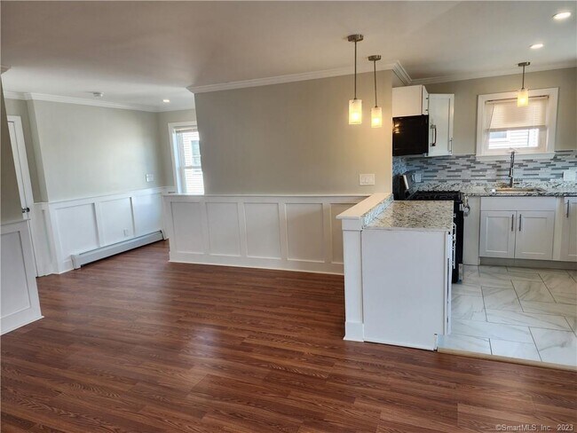 Building Photo - 126 Downing St