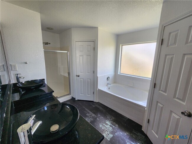 Building Photo - 4302 Neta Dr