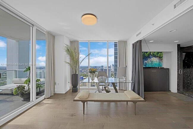 Building Photo - 1040 Biscayne Blvd