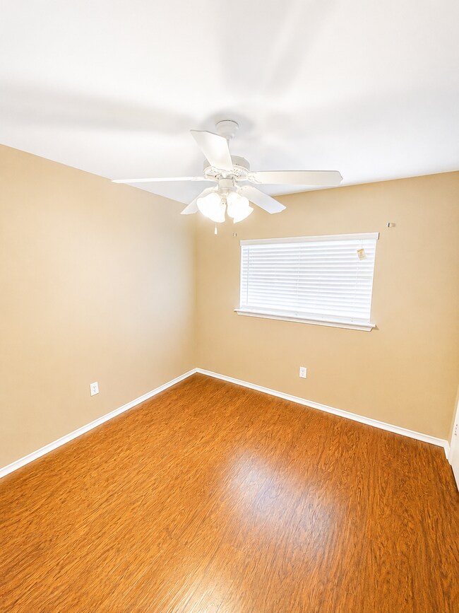 Building Photo - AVAILABLE JULY 15; APPLY AT OUR WEBSITE TODAY!!