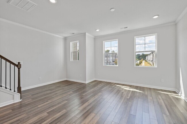 Building Photo - **Spacious 3bd/3ba Townhome in Raleigh**