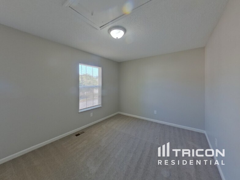 Building Photo - 741 Elderberry Ln