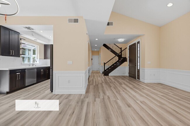 Building Photo - Beautiful Mediterranean Luxury Home in Exclusive Gated Villa Sierra, Arcadia