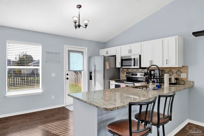 Building Photo - 165 Valdosta Ave