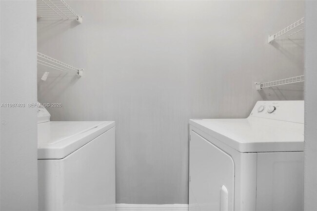 Building Photo - 1247 SW 46th Ave