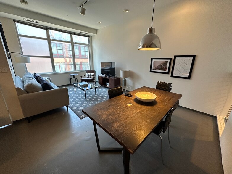 Building Photo - 145 E Berkeley St