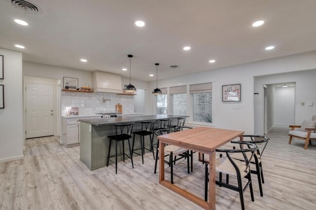 Building Photo - 2117 Gaston Pl Dr