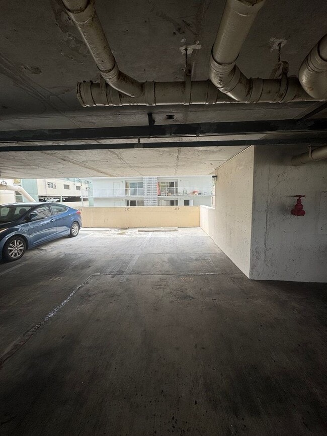 Building Photo - 2281 Ala Wai Blvd