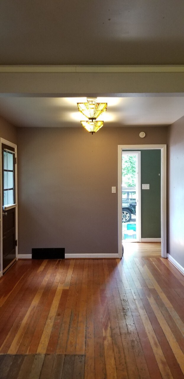 Building Photo - 411 W Arthur St