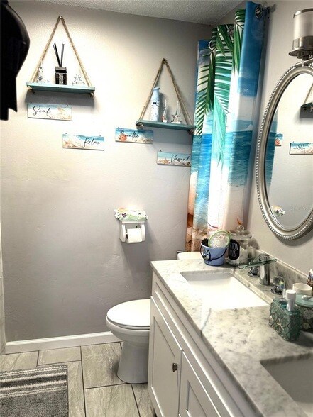 Building Photo - 2122 Winningway St