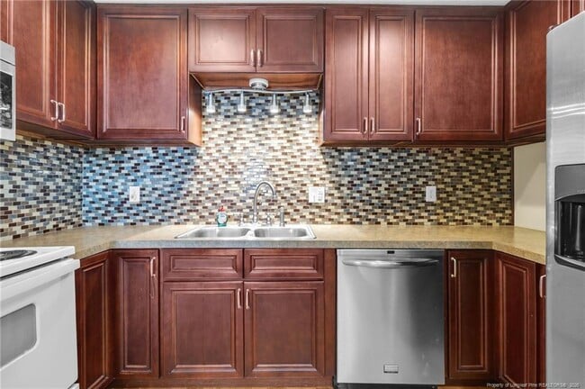 Building Photo - 1644 Inverness Dr