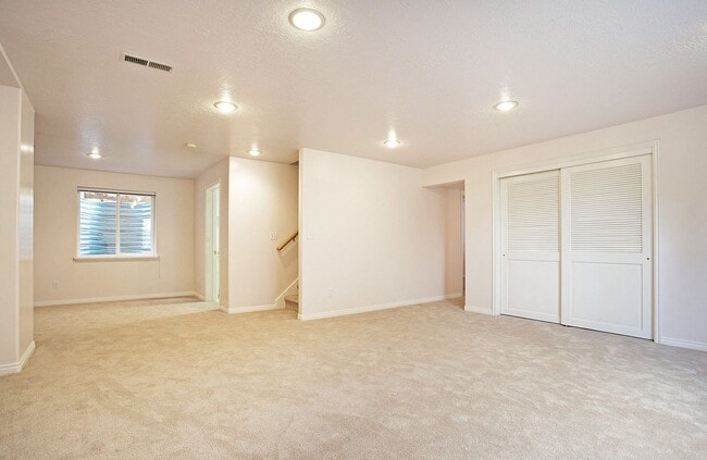 Building Photo - 1026 E 100 S