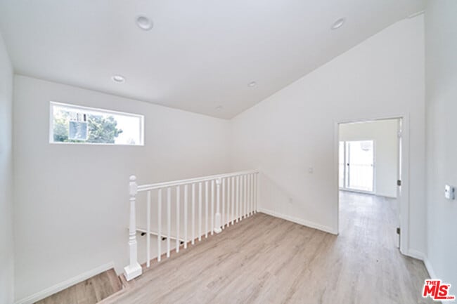 Building Photo - 830 S Norton Ave