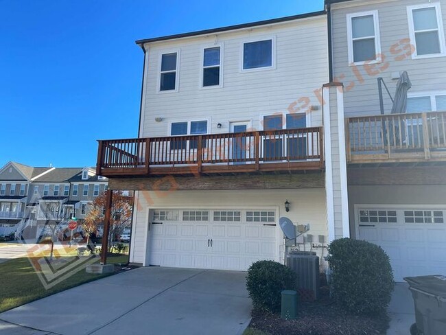 Building Photo - Beautiful End Unit 3 Story 4 bedroom, 3.5 ...