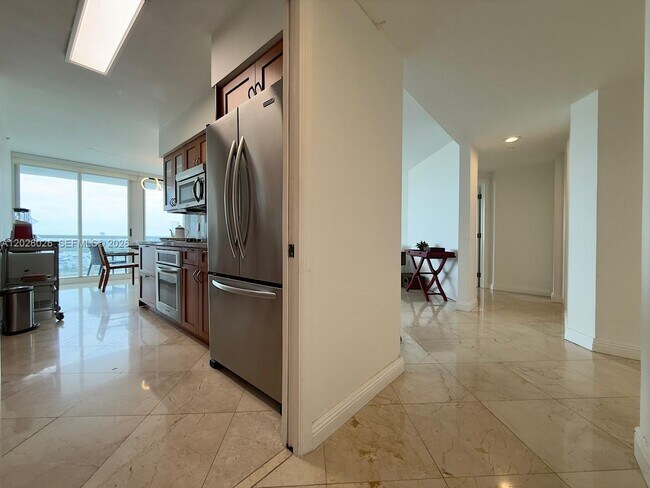 Building Photo - 16400 Collins Ave