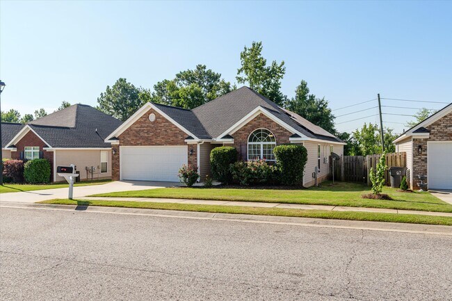 Building Photo - 570 Lory Ln