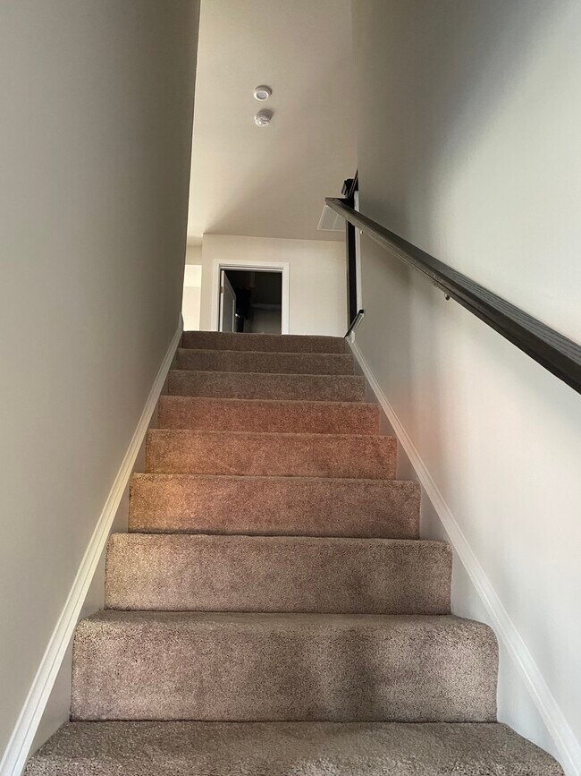 Building Photo - 18034 Seaview Ln