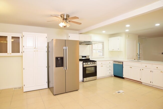 Building Photo - 3522 S Toledo Ave