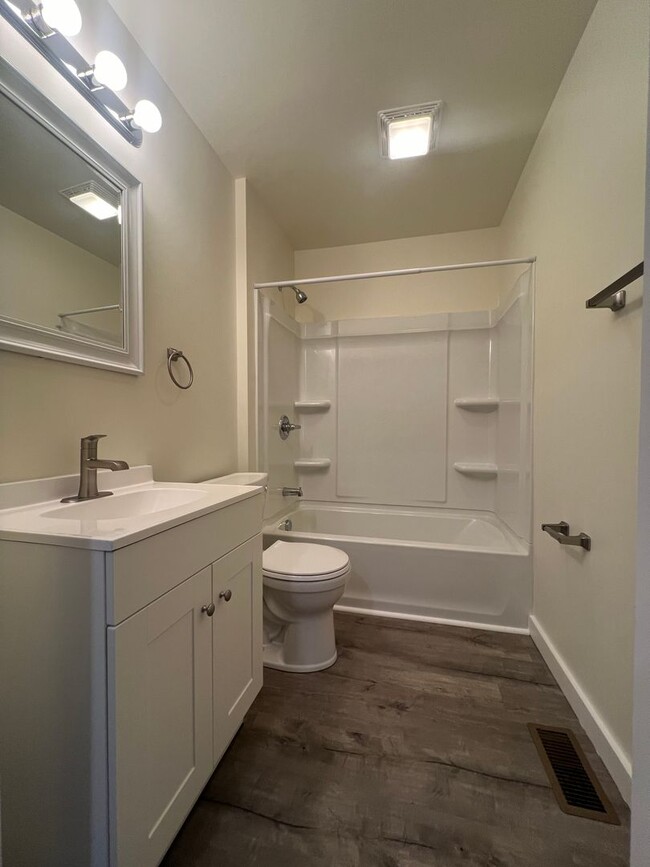 Building Photo - Updated 1BR Apartment Now Available