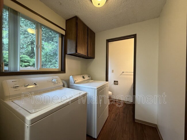 Building Photo - 1415 E 38th Ave
