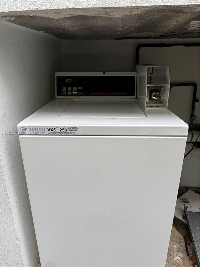 Building Photo - 1011 9th St