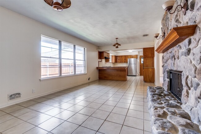 Building Photo - 7232 Syracuse Dr