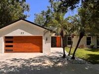 Building Photo - 77 Sanchez Dr E