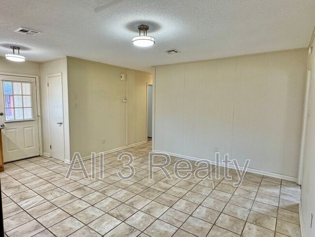 Building Photo - 6332 Pinebrook Dr