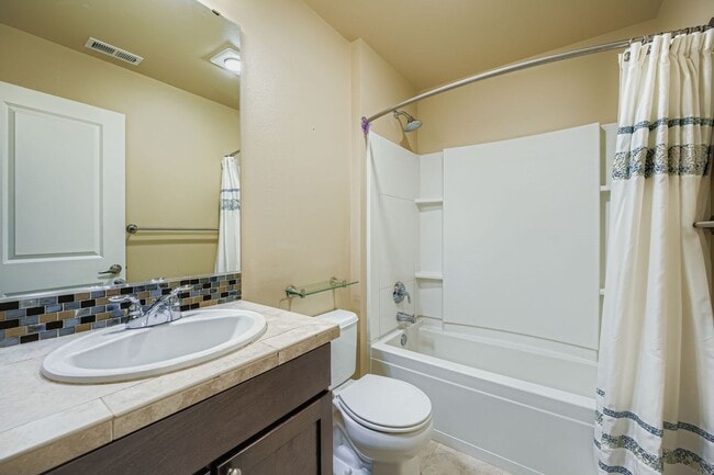 Building Photo - Stunning 3BD / 3BA Redmond Home. Spacious, Updated & Designed for Comfort!