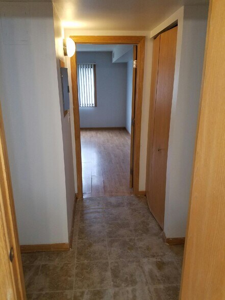 Building Photo - 3000 Bayside Dr
