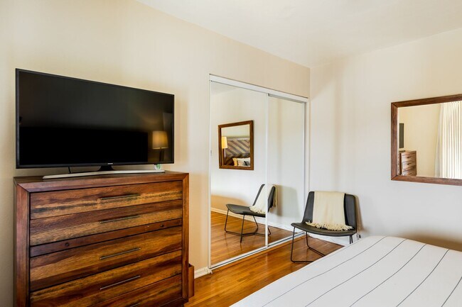 Building Photo - Movie Colony Oasis - Peaceful, Walk to Dow...
